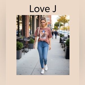 Love J Women’s Designer Tee Shirt Size Medium NWOT